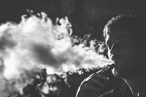 ruben-bagues-vaping-unsplash-600x400.jpg
